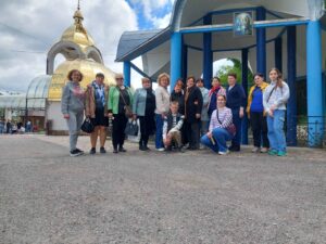 Від молитви у санктуарії до відпочинку на фермі